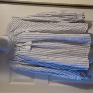 OLD NAVY GRAY AND WHITE STRIPED TOP, SIZE 3X